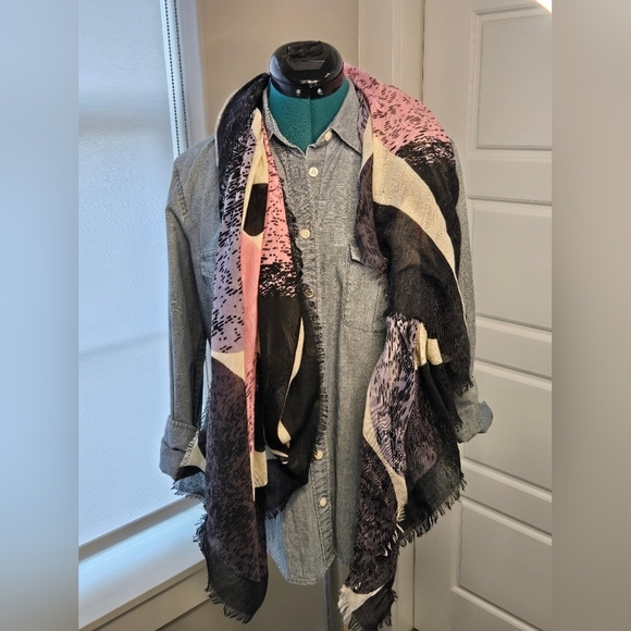 BP BRASS PLUM LIGHTWEIGHT SCARF SHAWL WRAP BLACK PINK PURPLE ABSTRACT WOMEN OS - Picture 4 of 13